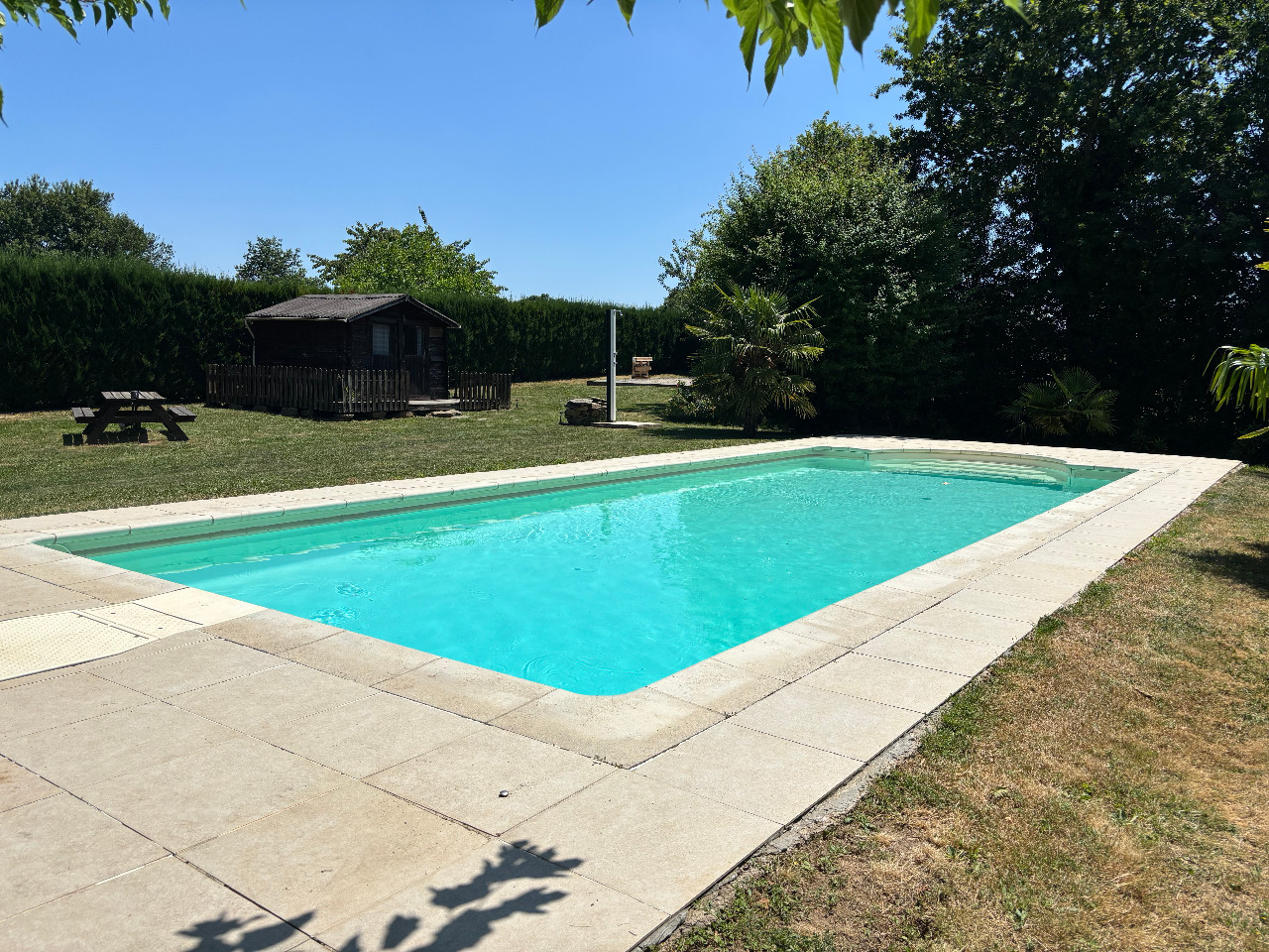 La piscine de la propriété