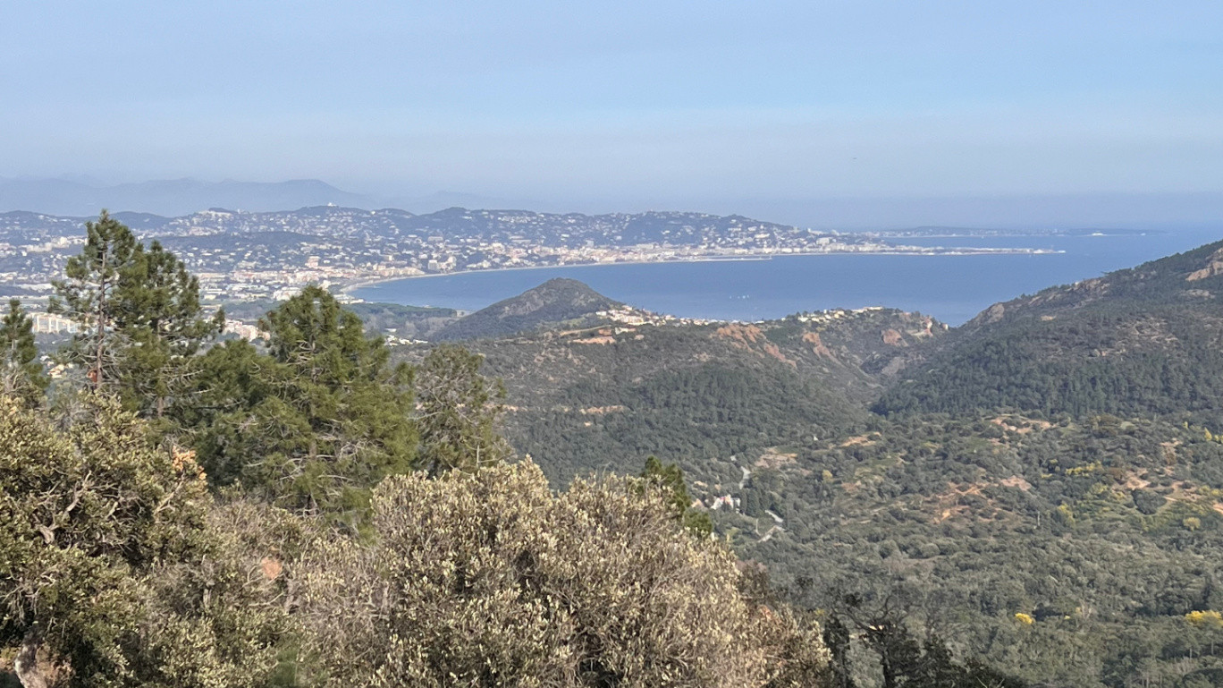 Piscine et promenade le long de la Siagne