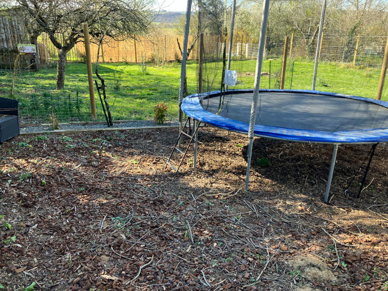 Trampoline dédié