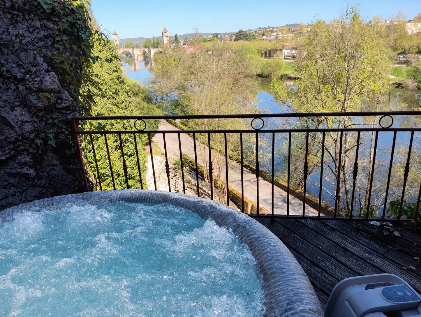 Moment de détente au SPA jacuzzi et au sauna