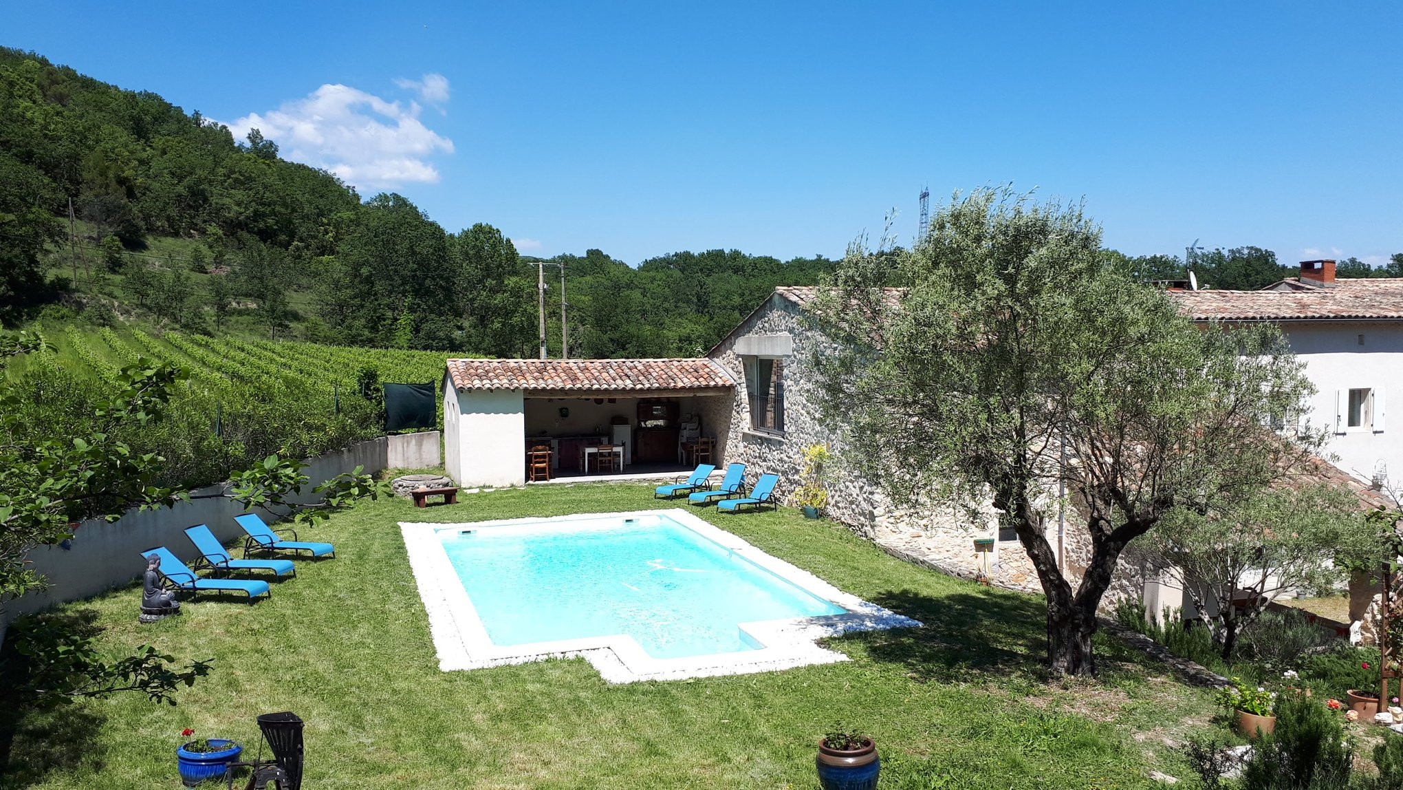 Piscine d'eau salée dans un calme bienfaisant