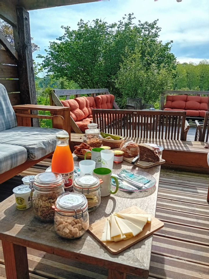 Petit déjeuner à L'ostaleri ou en gite