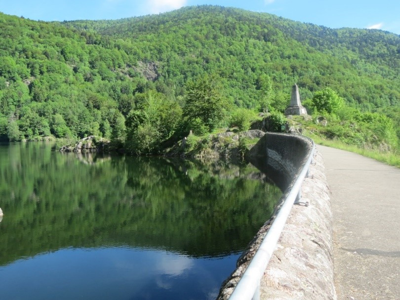 Très beaux lacs et fermes auberges