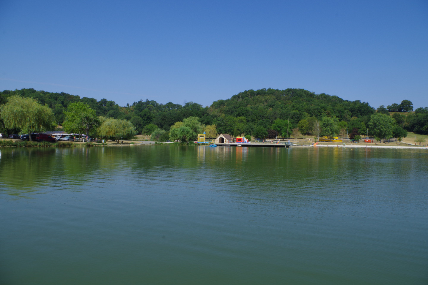 La guinguette du lac de Parisot : Les Poissons Volants (à 6 km) Allez-y en vélo !