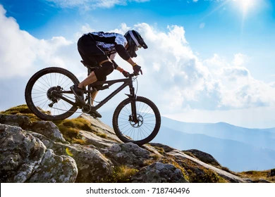 Activités encadrées par un guide diplômé (Escalade, Via Ferrata, Vtt, Canyoning, rando encadrée..)