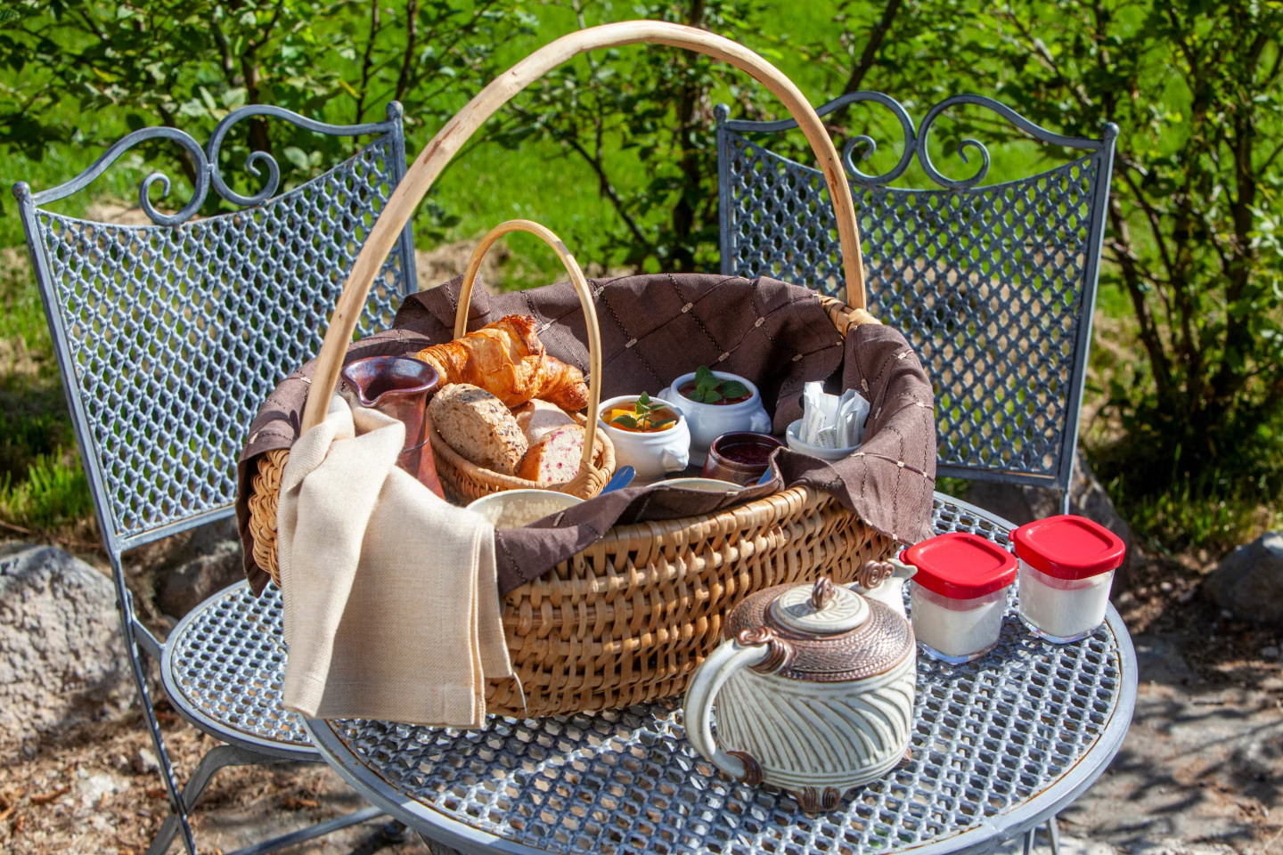 Petit-déjeuner en terrasse