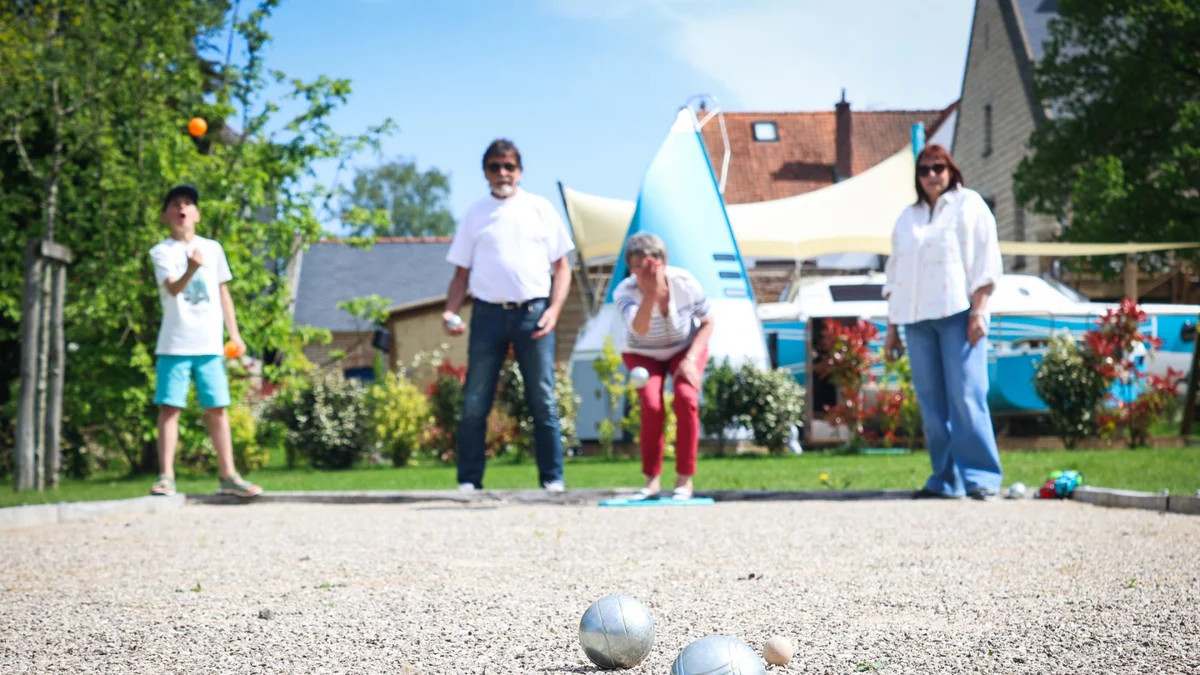 Espace détente et terrain de pétanque