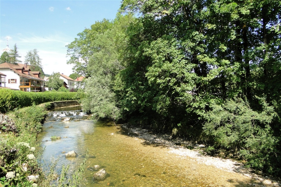 Gîte situé en bordure de rivière, plage au soleil