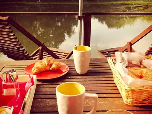 Petit déjeuner livré au ponton