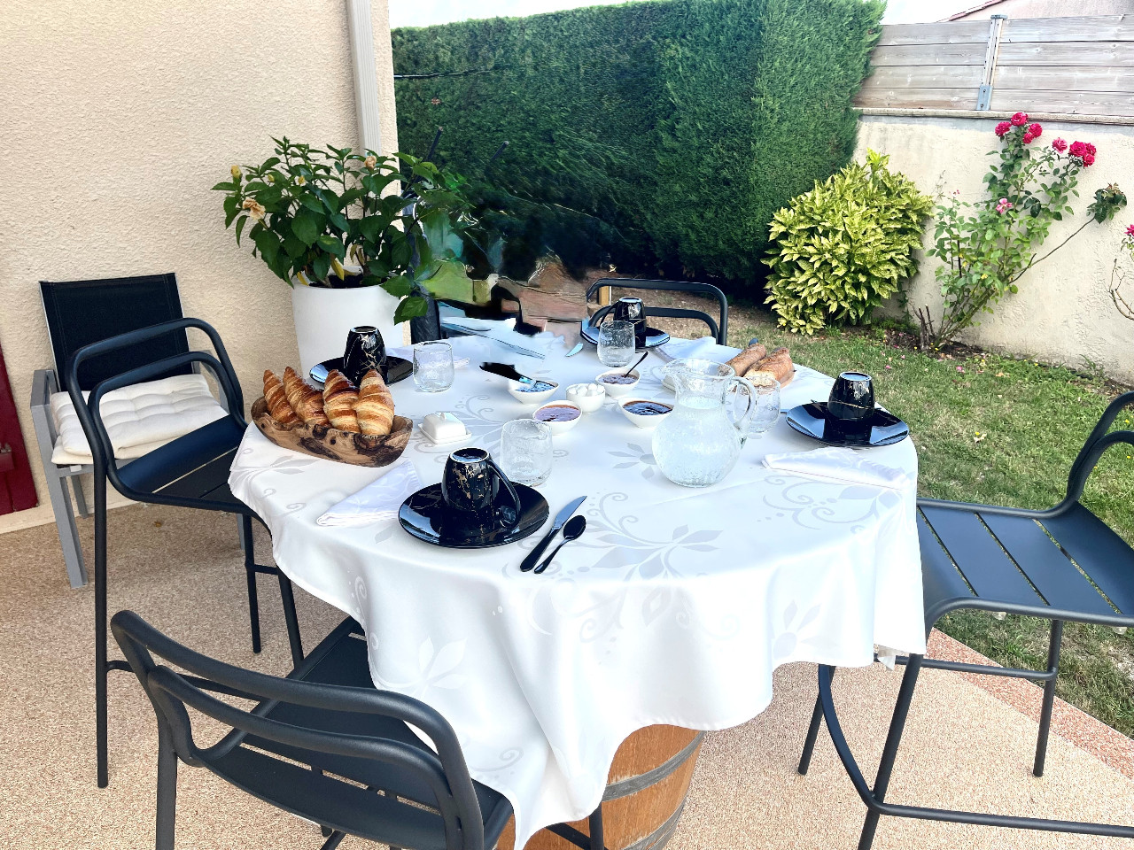 🍳 Le Petit-Déjeuner au Mas des Anges : Un Réveil Gourmand au Cœur du Médoc
