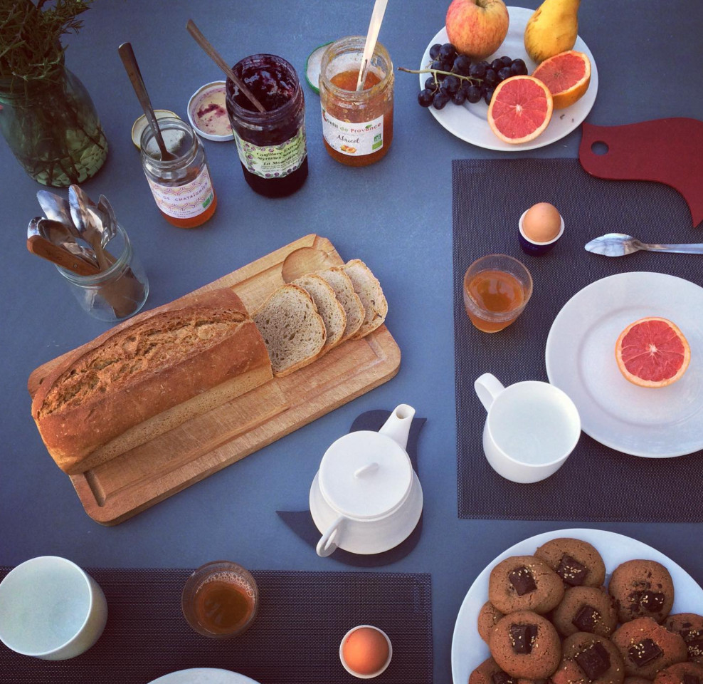 Petit dej maison, avec des produits bio et locaux
