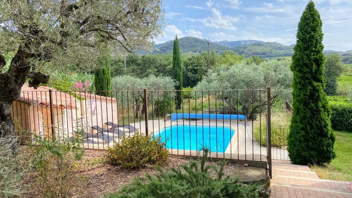 piscine privée face aux dentelles de Montmirail
