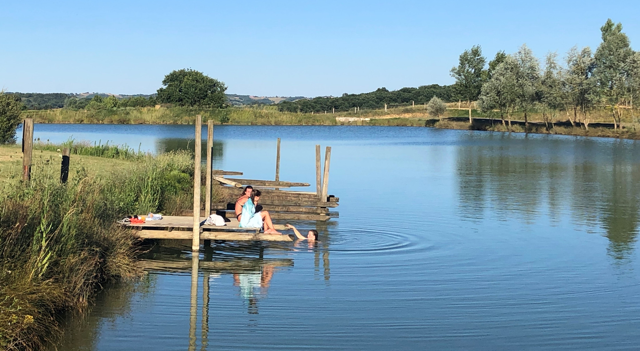 Lac de baignade naturel/ activités aquatiques