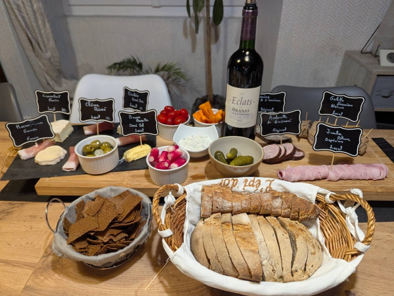 Petit déjeuner et planche apéro dinatoire