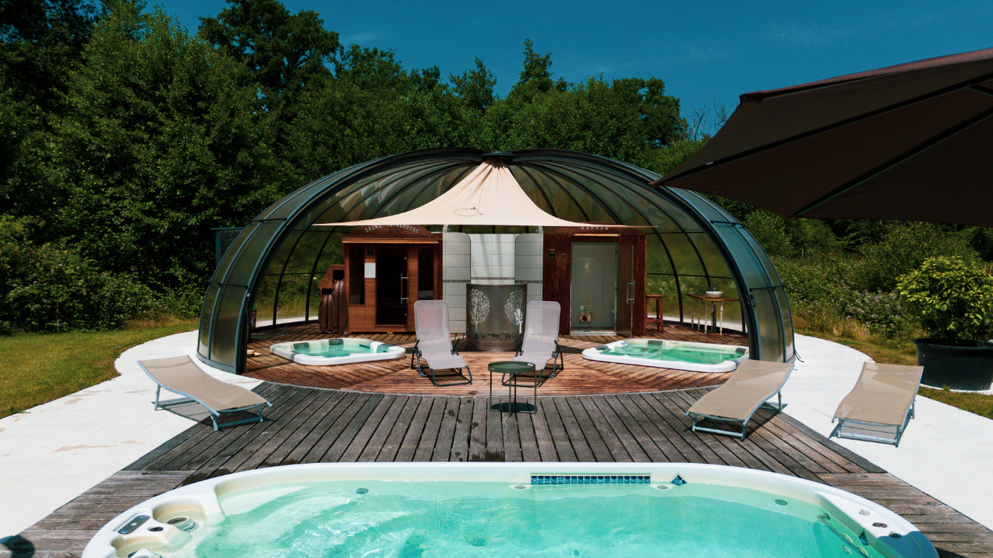 3 jacuzzis