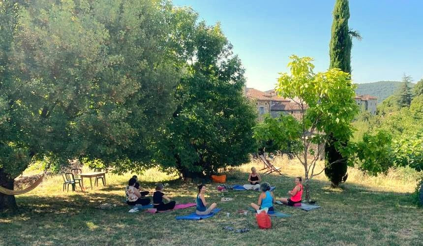 Séances de Yoga et Retraite Yoga au Mas Le Pailler des Aigladines