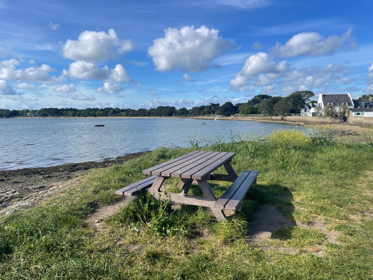 A 900 m de la plage de Locmiquel et des sentiers côtiers