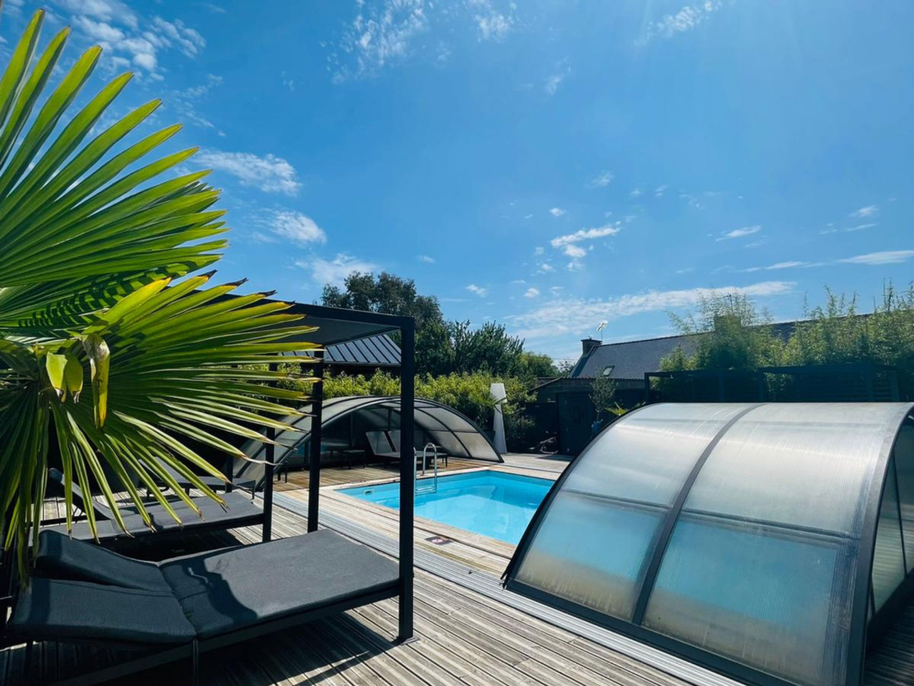 Piscine chauffée, partiellement couverte