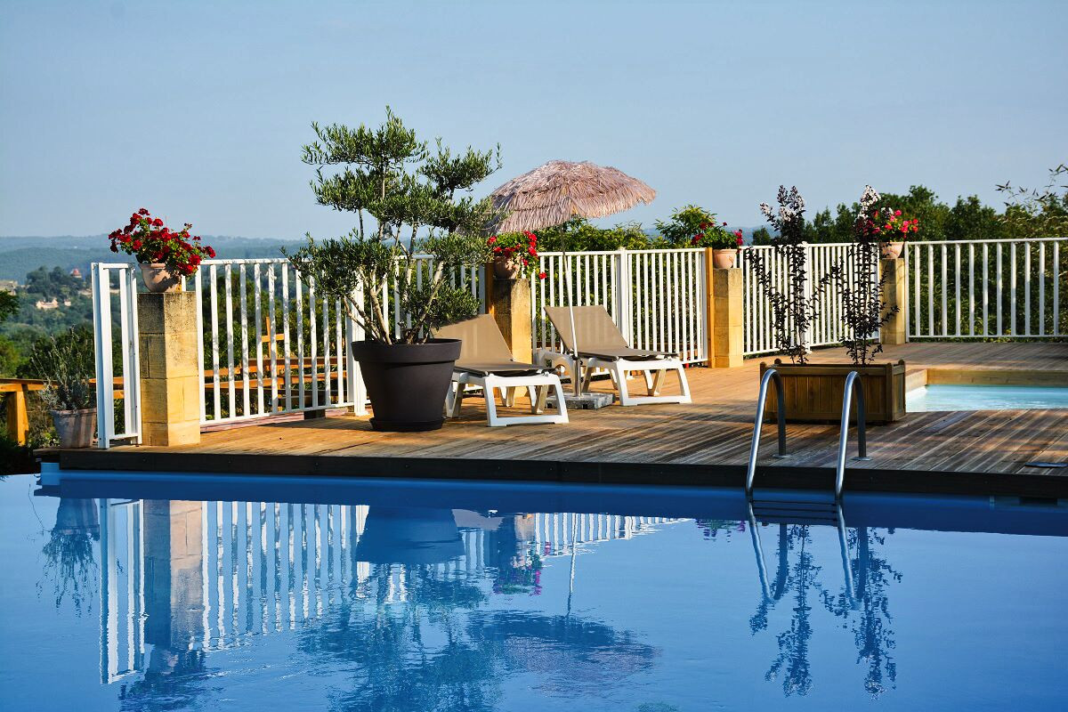 Piscine à débordement avec vue panoramique