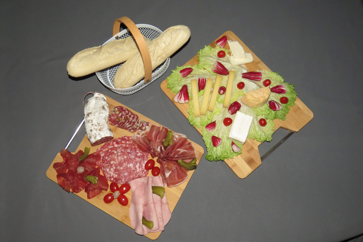 Planche charcuterie et fromages locaux