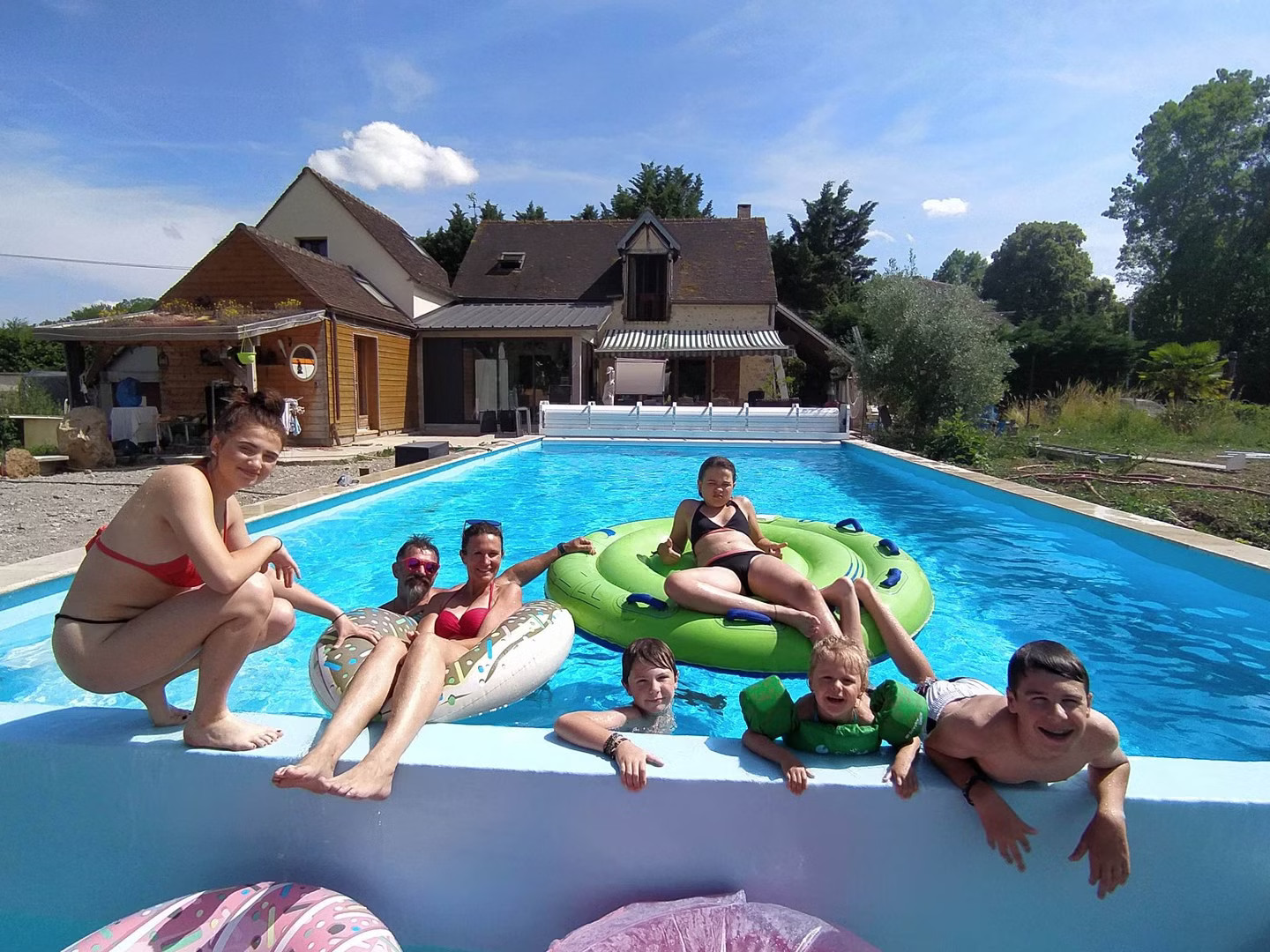 Piscine à débordement
