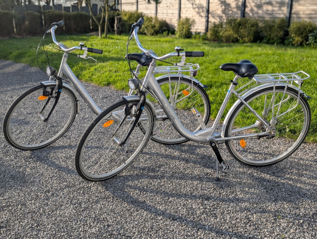 2 vélos disponibles sur place dans 1 box sécurisé