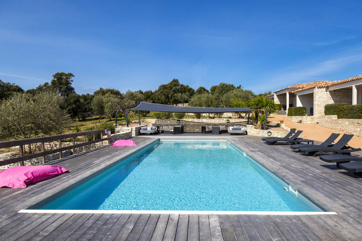Grande piscine commune