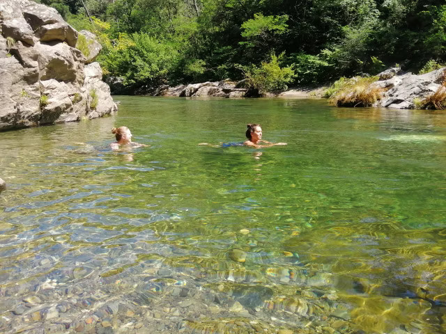 Baignade dans la rivière