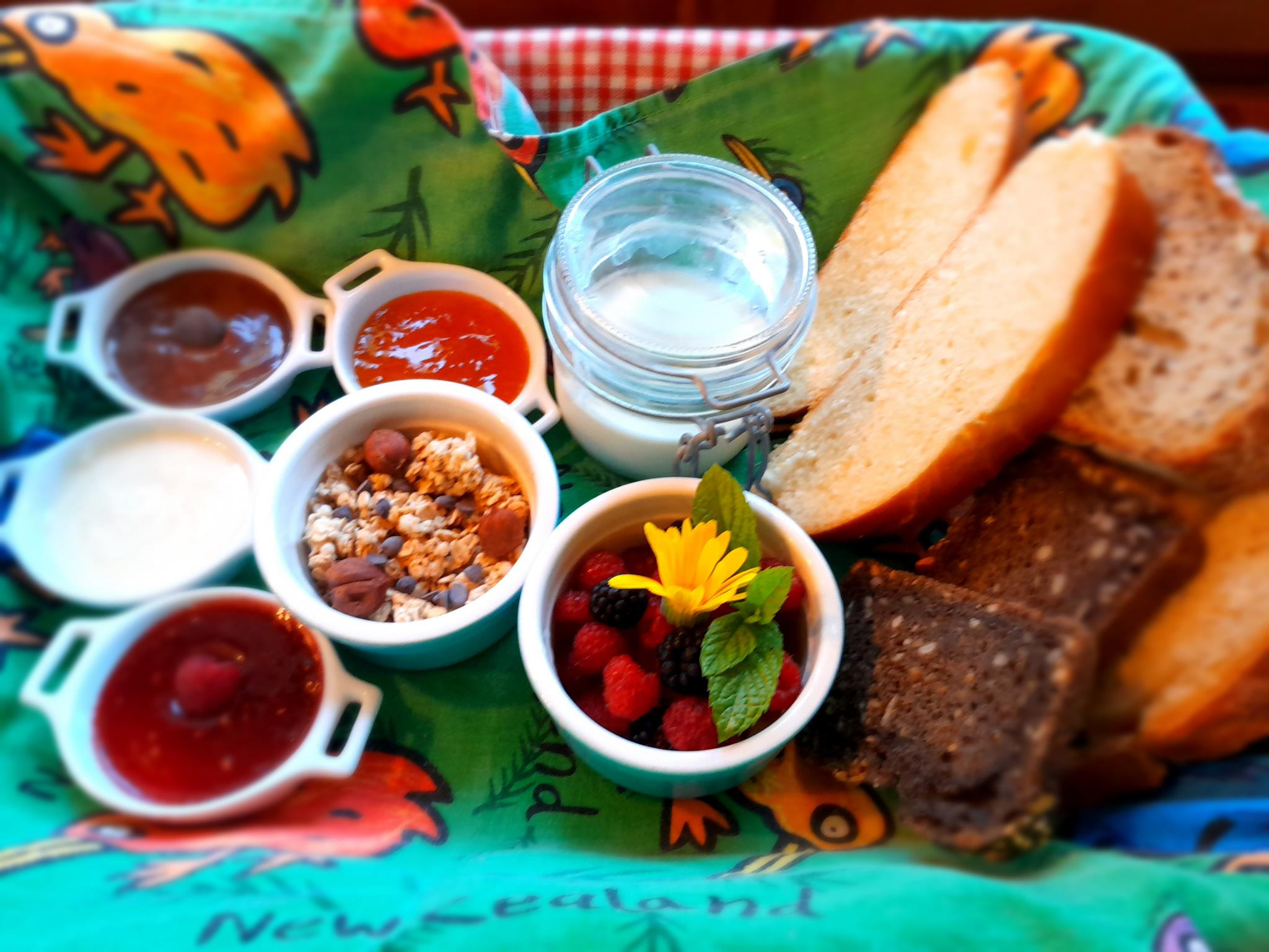 Petit-déjeuner continental 7€/pers ou petit-déjeuner chaud 10€/pers