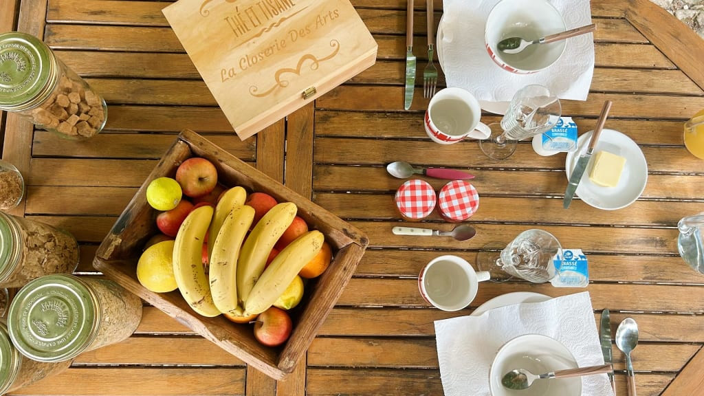 Nourriture du corps et de l'esprit - petit-déjeuner varié et complet