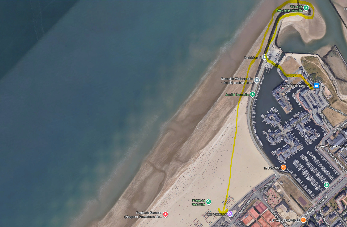 Petite balade pour rejoindre les célèbres Planches de Deauville
