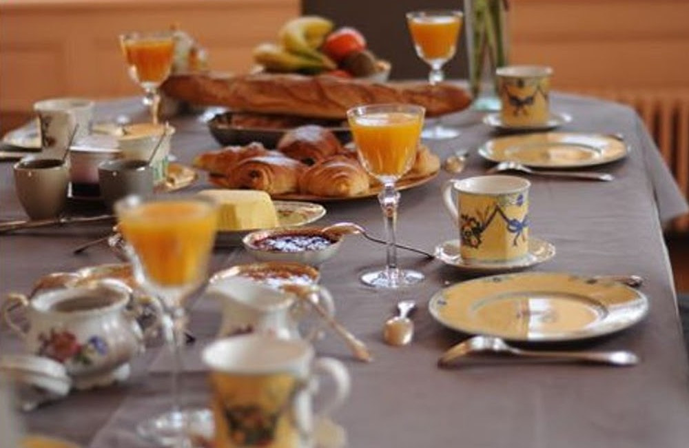 Petit-déjeuner à la Française, local et de saison