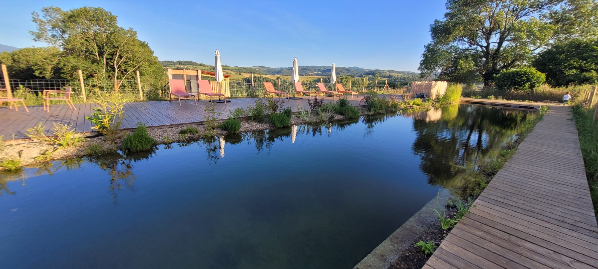 Bassin naturel avec vue