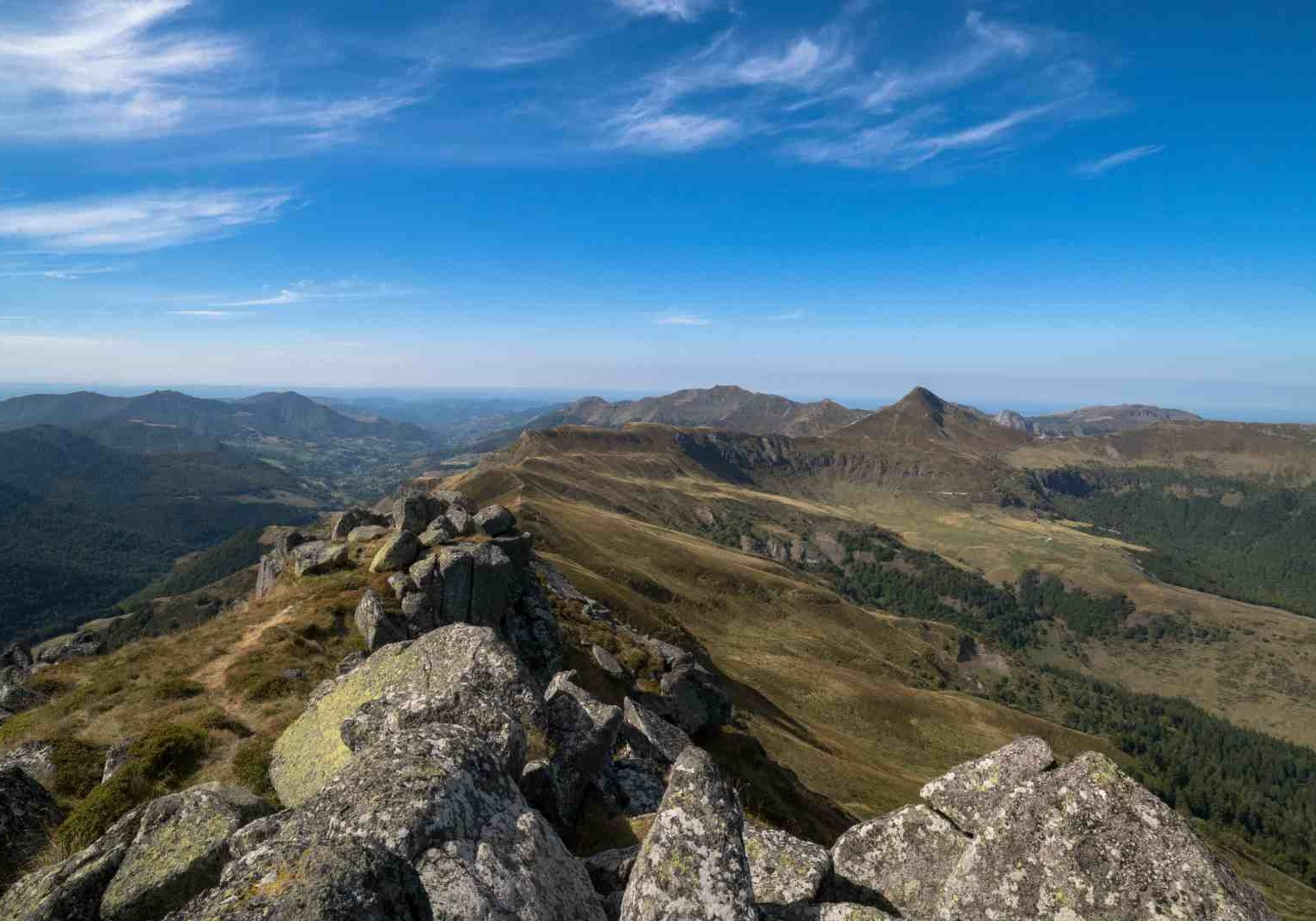 GreenGo - Vacances à la ferme avec animaux dans le Cantal